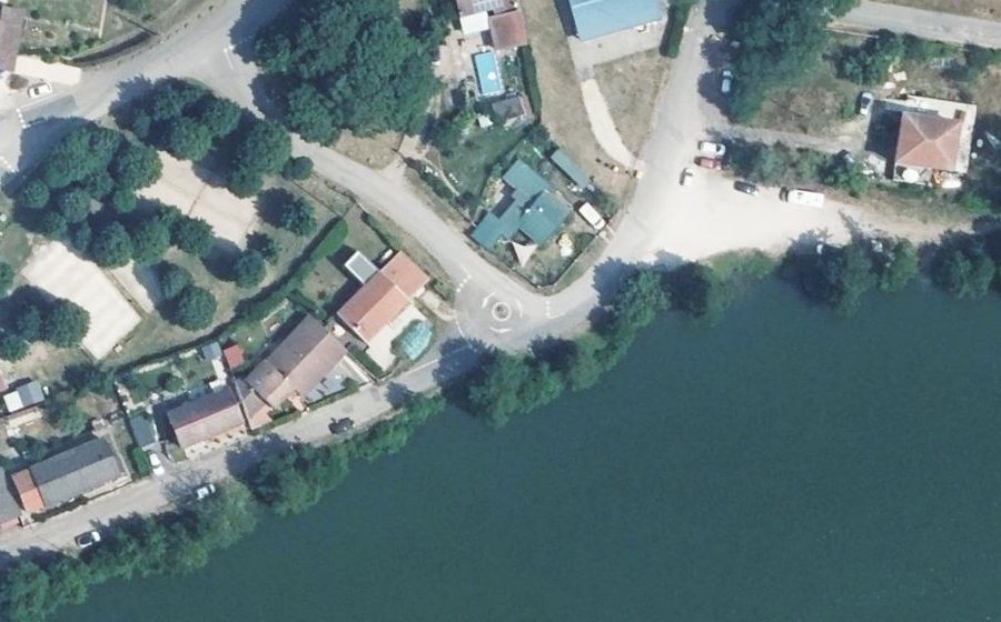Vue aérienne du Rond-point anonyme n°137825186
