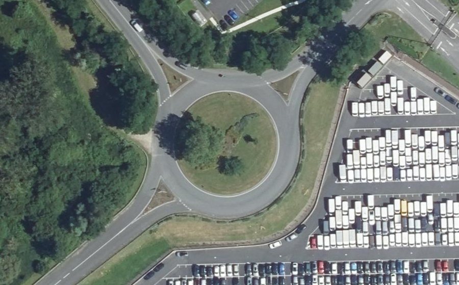 Vue aérienne du Rond-point anonyme n°137836228