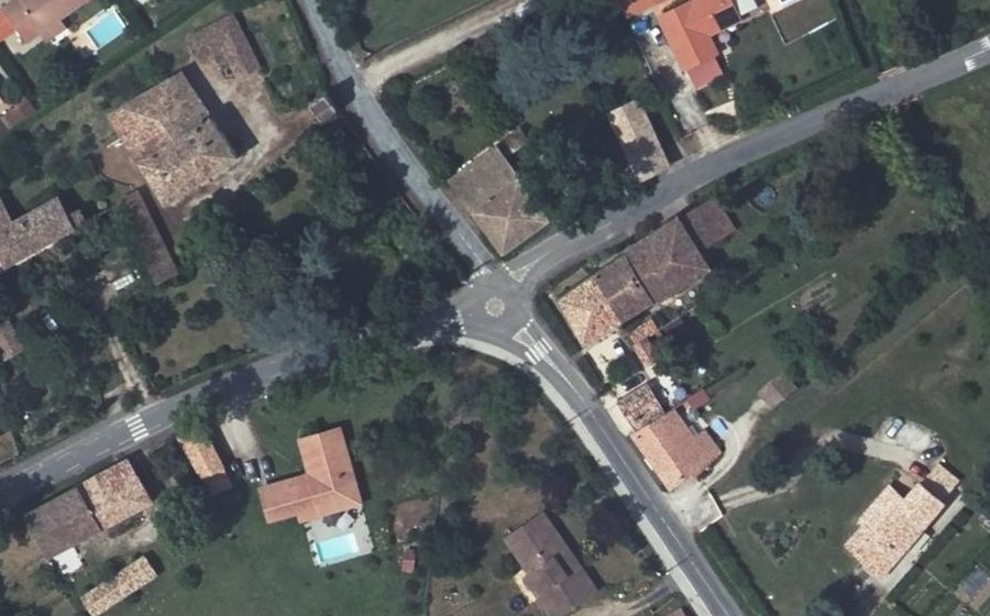 Vue aérienne du Rond-point anonyme n°1378375284
