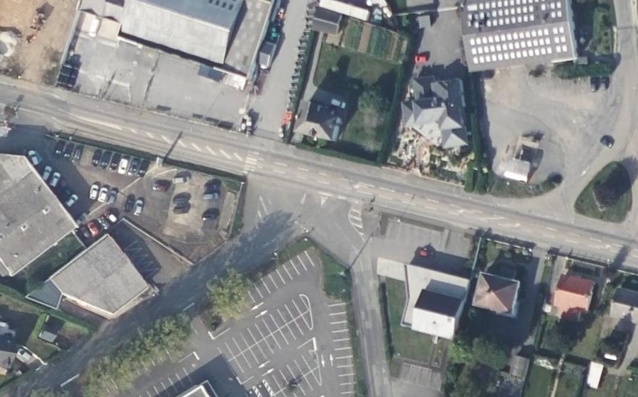 Vue aérienne du Rond-point anonyme n°1379675896