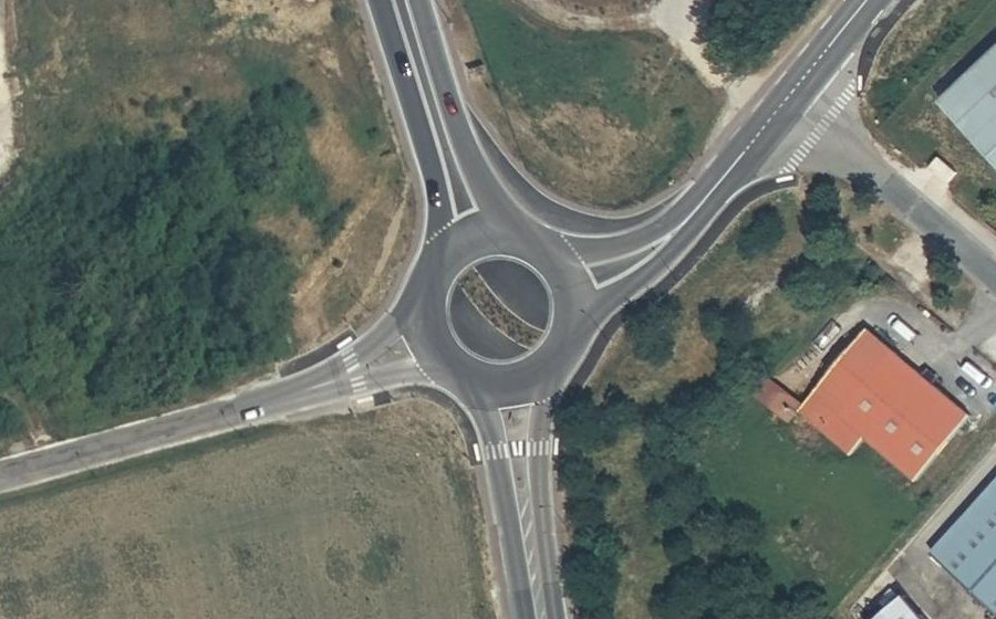Vue aérienne du Rond-point anonyme n°138017257