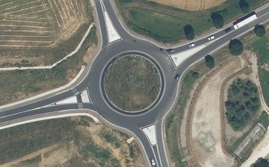 Vue aérienne du Rond-point anonyme n°138017258