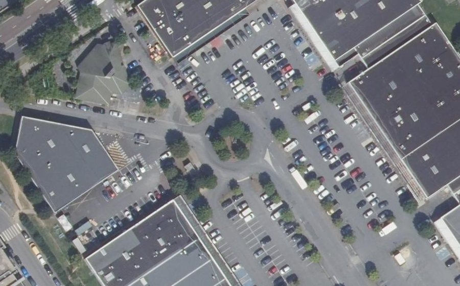 Vue aérienne du Rond-point anonyme n°138038230