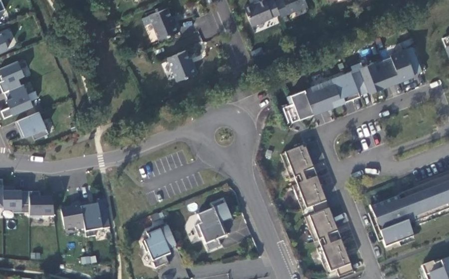 Vue aérienne du Rond-point anonyme n°138117731