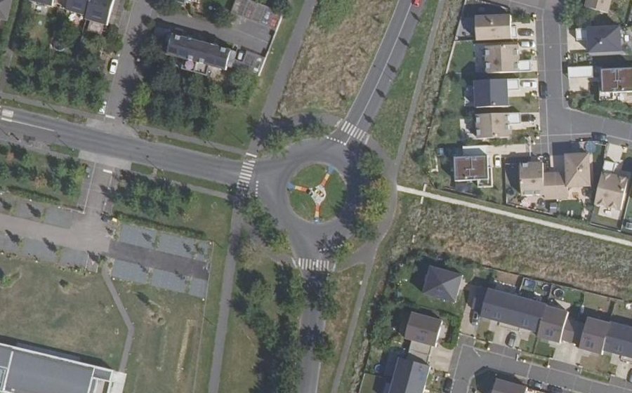 Vue aérienne du Rond-point anonyme n°138133994