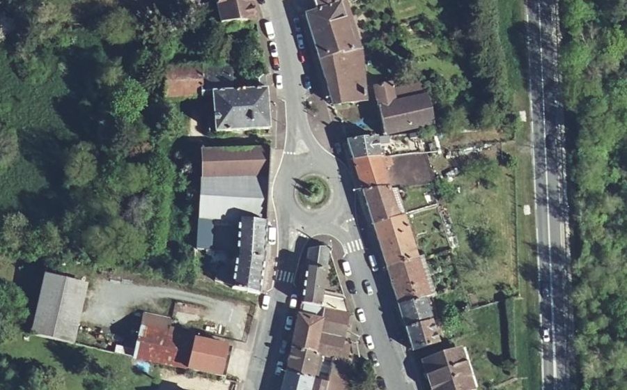 Vue aérienne du Rond-point anonyme n°138146809