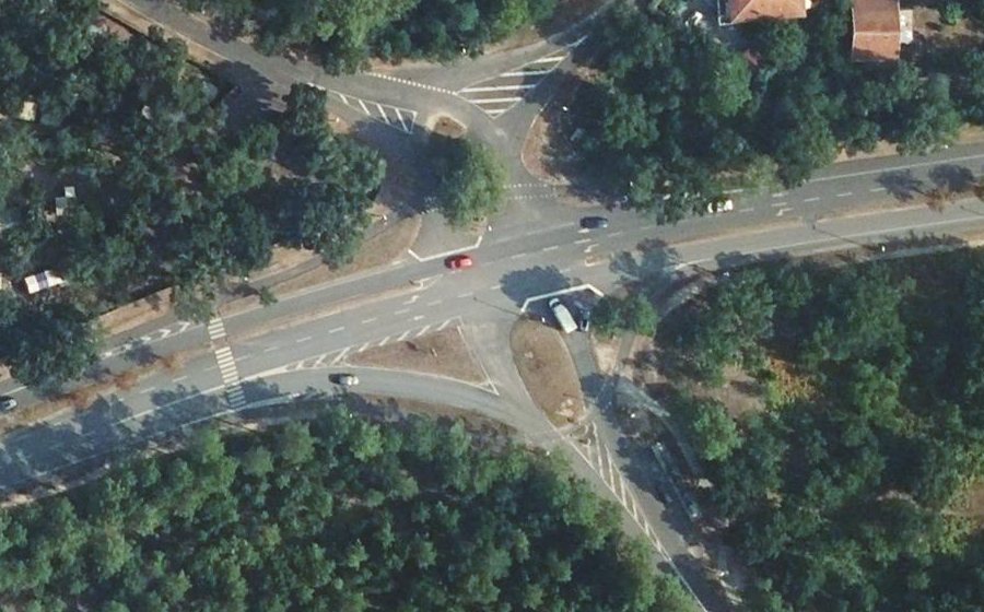 Vue aérienne du Rond-point anonyme n°1382051125
