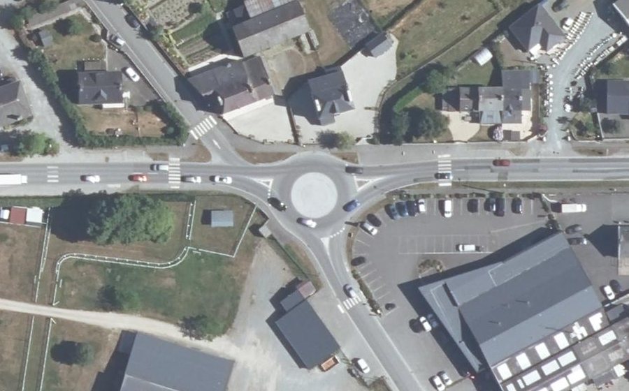 Vue aérienne du Rond-point anonyme n°1382510763