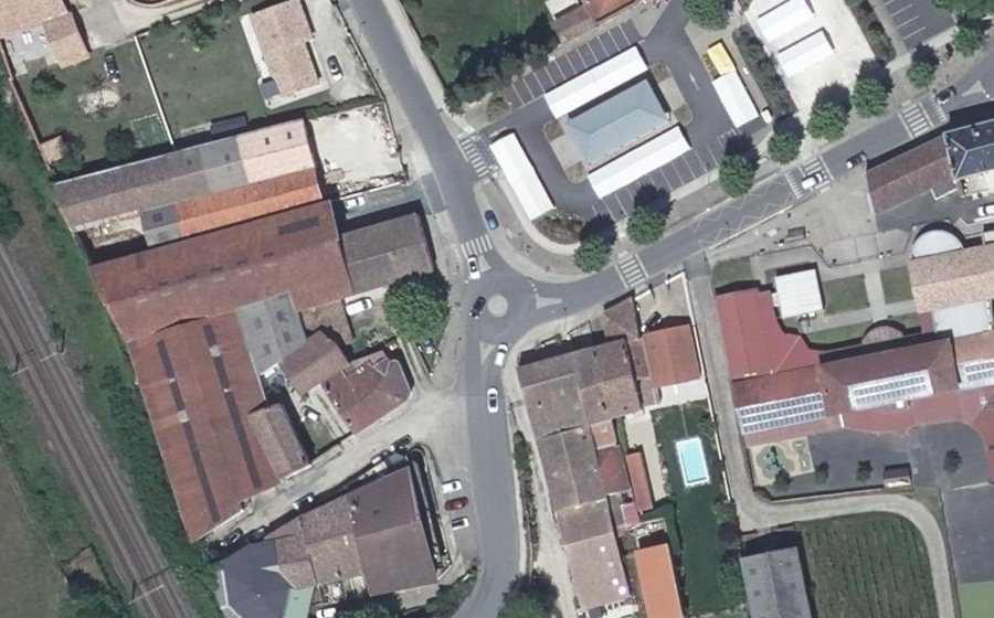 Vue aérienne du Rond-point anonyme n°1382568771