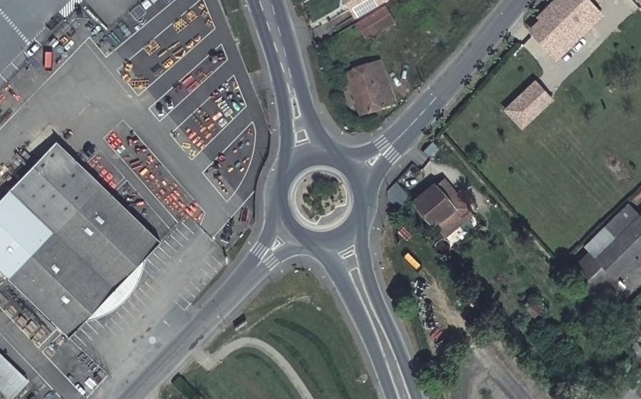 Vue aérienne du Rond-point anonyme n°1382825864