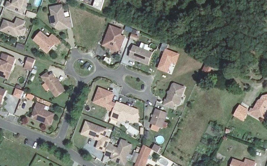 Vue aérienne du Rond-point anonyme n°138290327