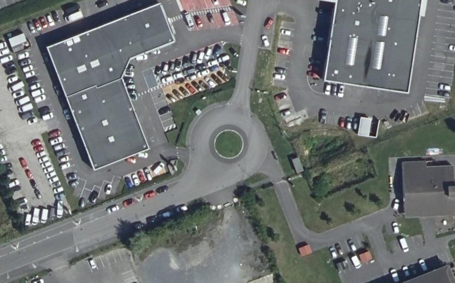 Vue aérienne du Rond-point anonyme n°138302180