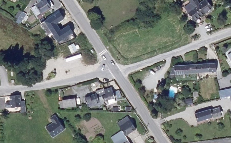 Vue aérienne du Rond-point anonyme n°1383030189