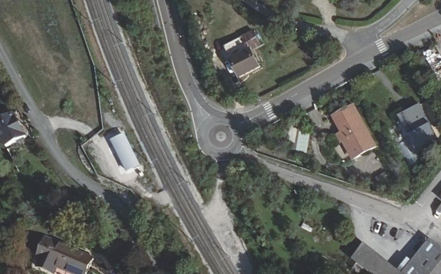Vue aérienne du Rond-point anonyme n°138314884
