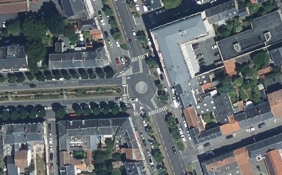 Vue aérienne du Rond-point anonyme n°1383588457