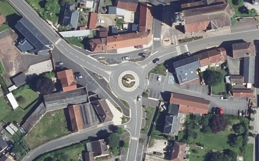Vue aérienne du Rond-point anonyme n°1383709130