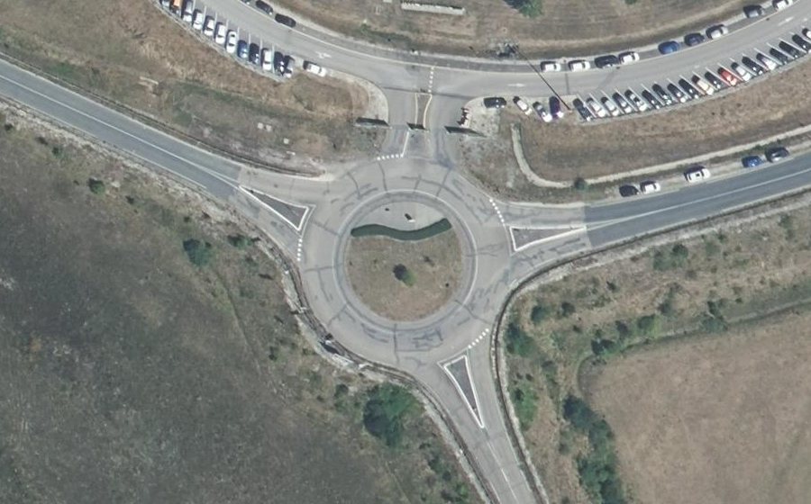 Vue aérienne du Rond-point anonyme n°138382012