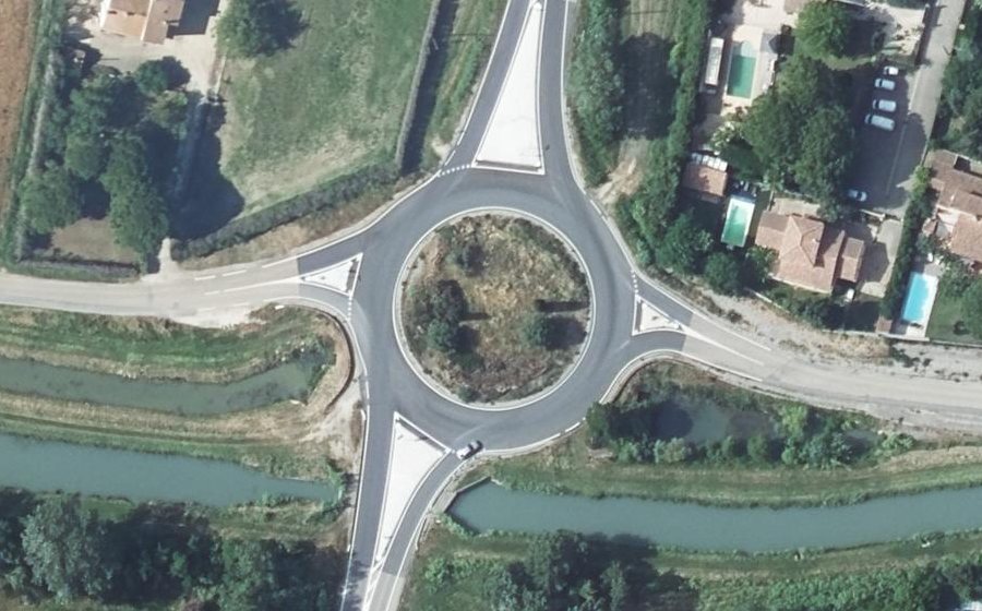 Vue aérienne du Rond-point anonyme n°138501303