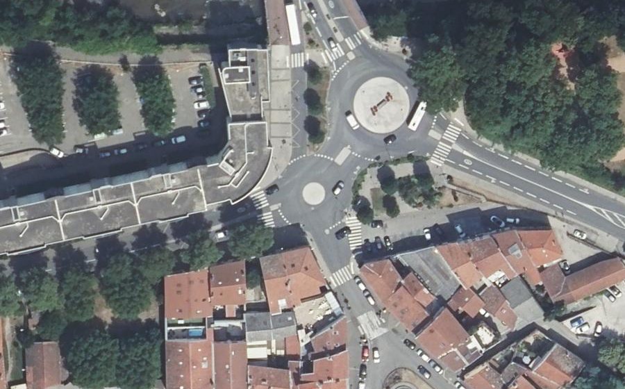 Vue aérienne du Rond-point anonyme n°138533446