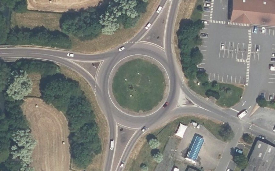 Vue aérienne du Rond-point anonyme n°13854766