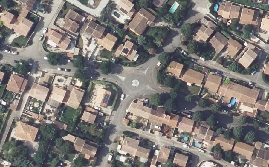 Vue aérienne du Rond-point anonyme n°138554185