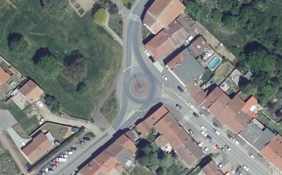 Vue aérienne du Rond-point anonyme n°13857065