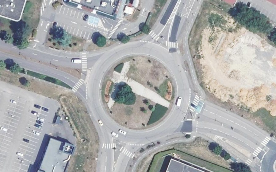 Vue aérienne du Rond-point anonyme n°13857606