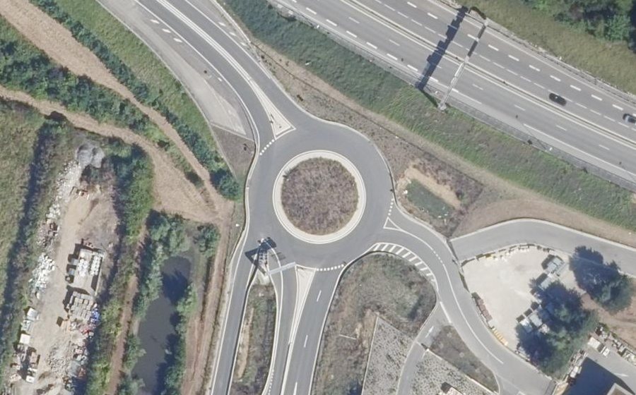 Vue aérienne du Rond-point anonyme n°1385849684