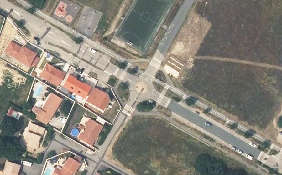 Vue aérienne du Rond-point anonyme n°138604291