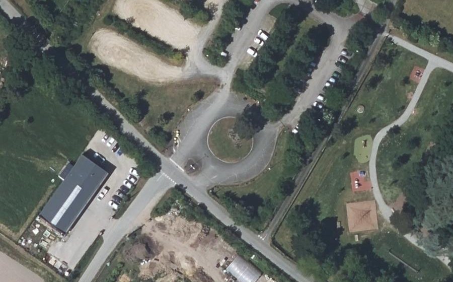 Vue aérienne du Rond-point anonyme n°138604700