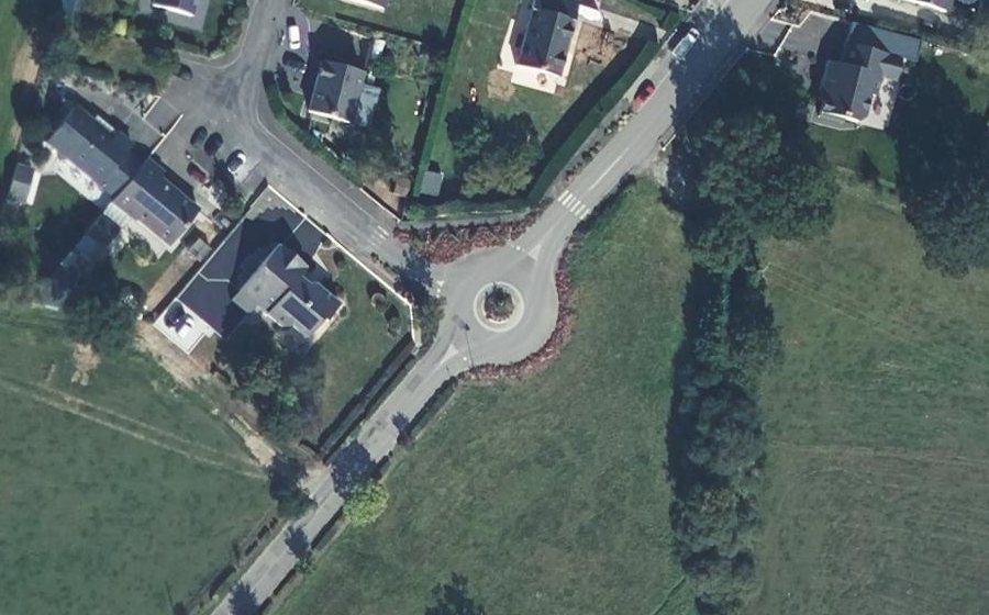 Vue aérienne du Rond-point anonyme n°138612742