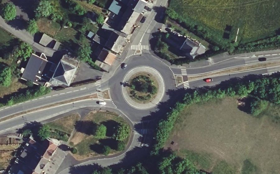 Vue aérienne du Rond-point anonyme n°138622970