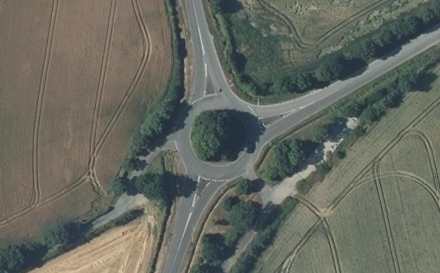 Vue aérienne du Rond-point anonyme n°138648454
