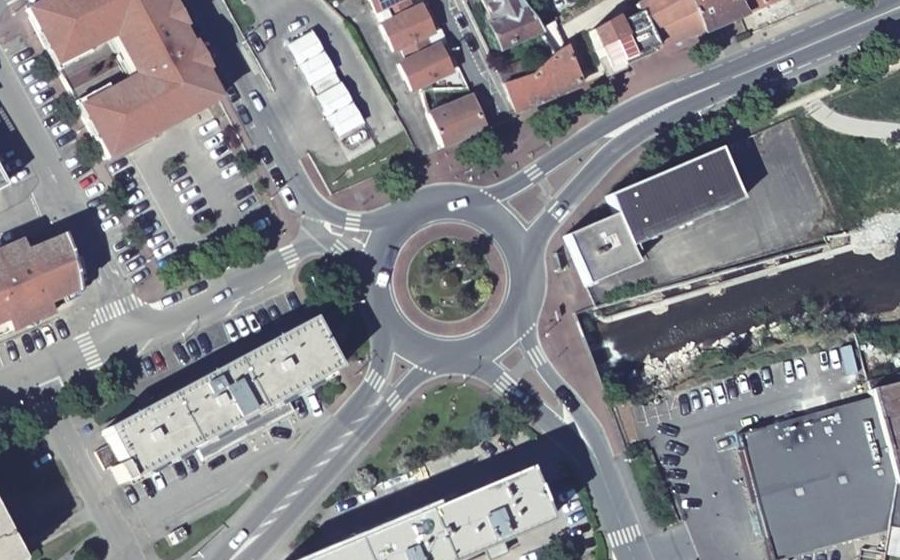 Vue aérienne du Rond-point anonyme n°13868013