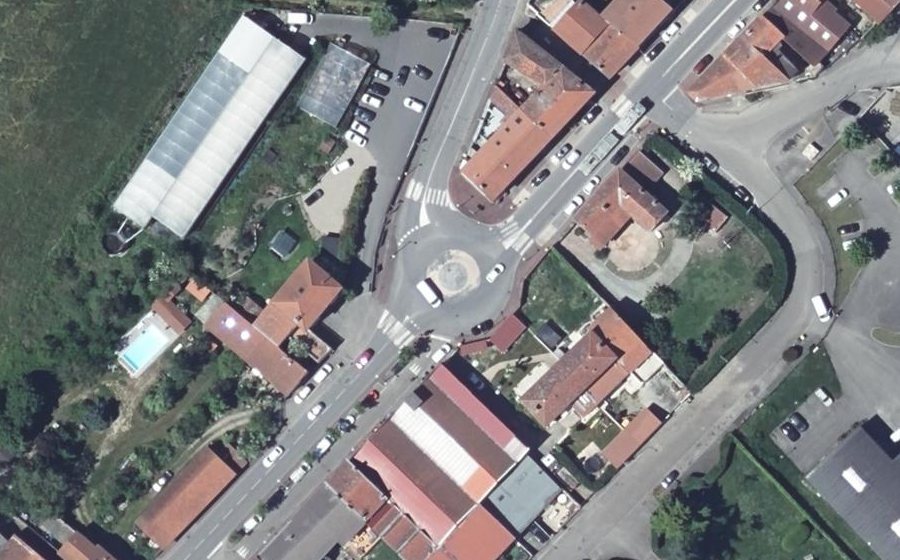 Vue aérienne du Rond-point anonyme n°13868016