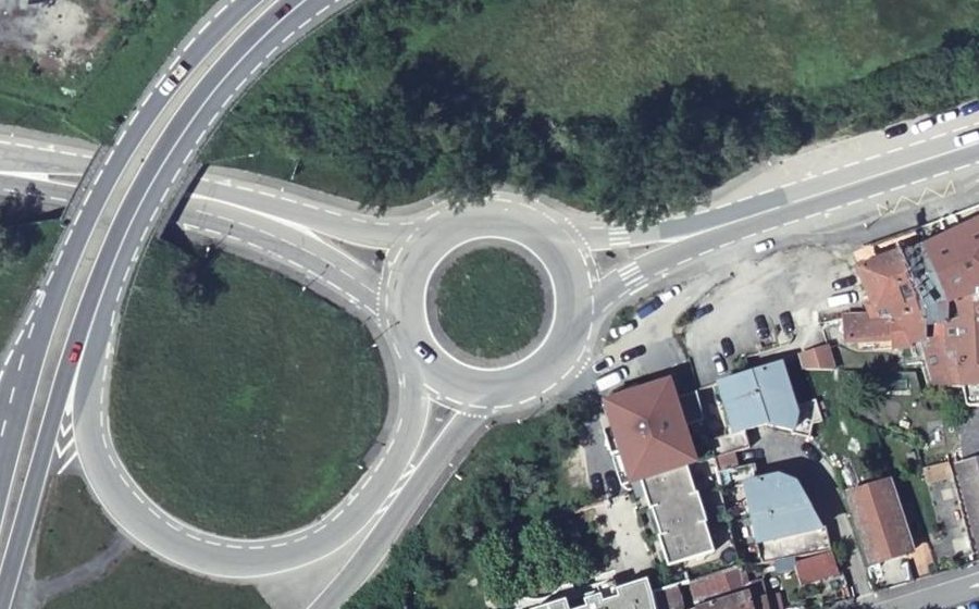 Vue aérienne du Rond-point anonyme n°13868020