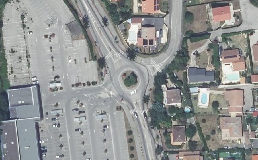 Vue aérienne du Rond-point anonyme n°13868422