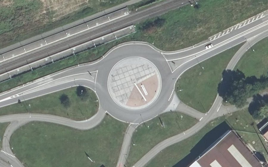 Vue aérienne du Rond-point anonyme n°13870095