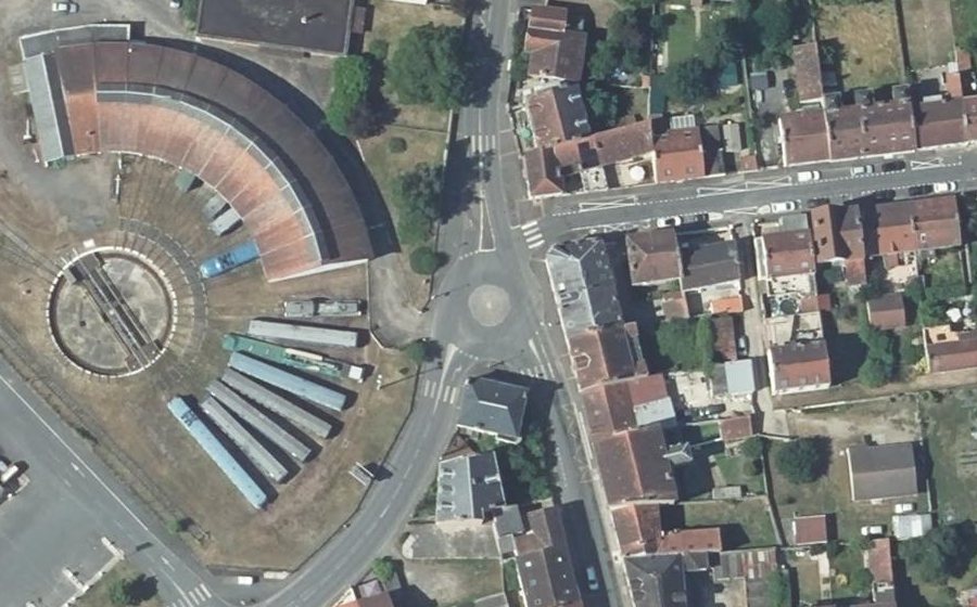 Vue aérienne du Rond-point anonyme n°13870123