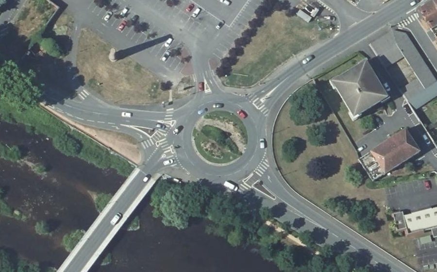 Vue aérienne du Rond-point anonyme n°13870213