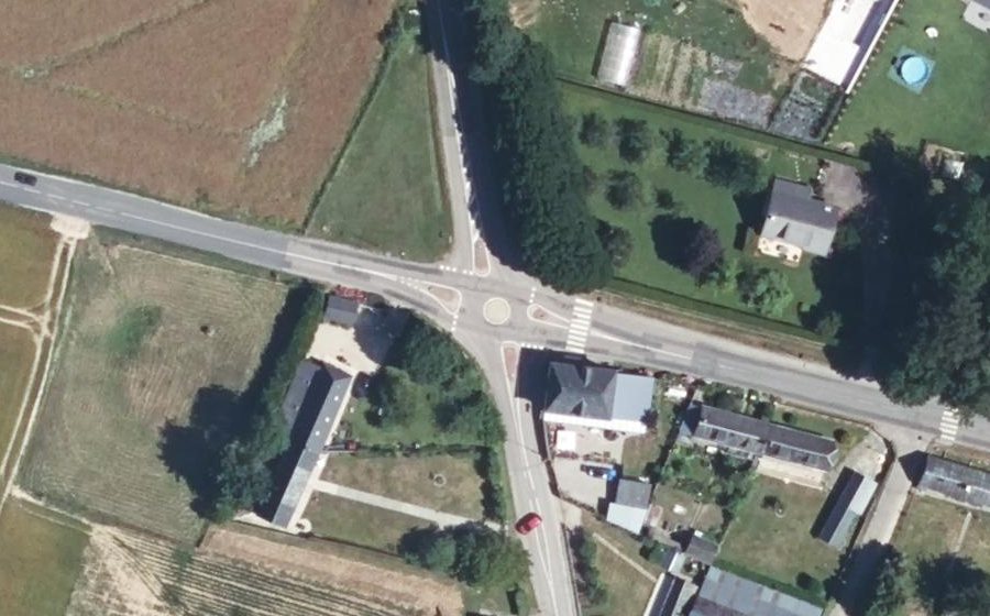Vue aérienne du Rond-point anonyme n°1387163059