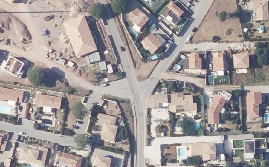 Vue aérienne du Rond-point anonyme n°1387300490