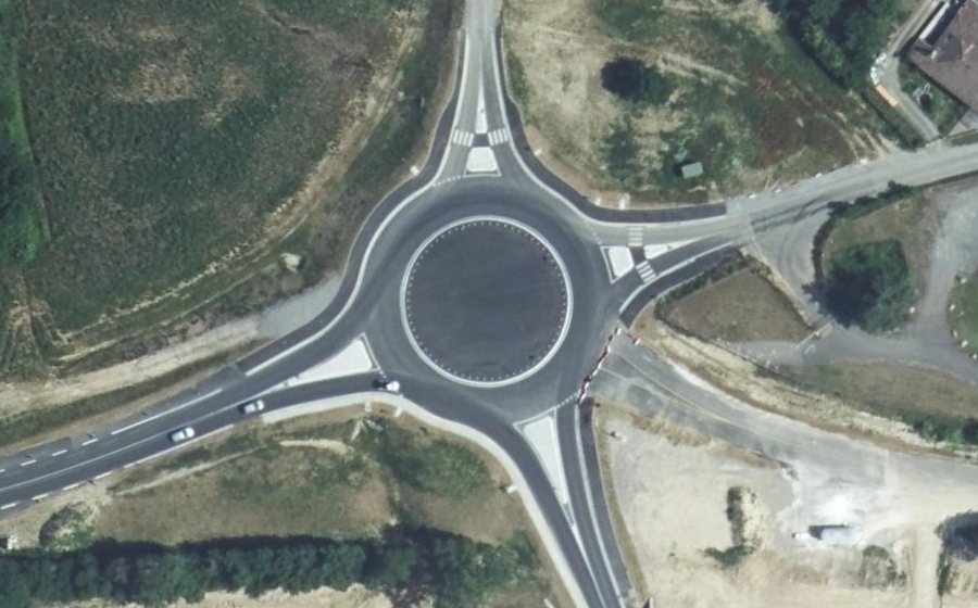 Vue aérienne du Rond-point anonyme n°1387312244
