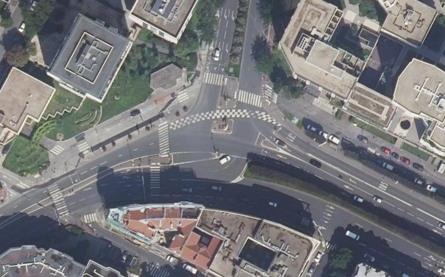 Vue aérienne du Rond-point anonyme n°1387537124
