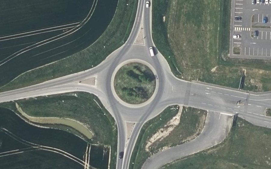 Vue aérienne du Rond-point anonyme n°1388565799