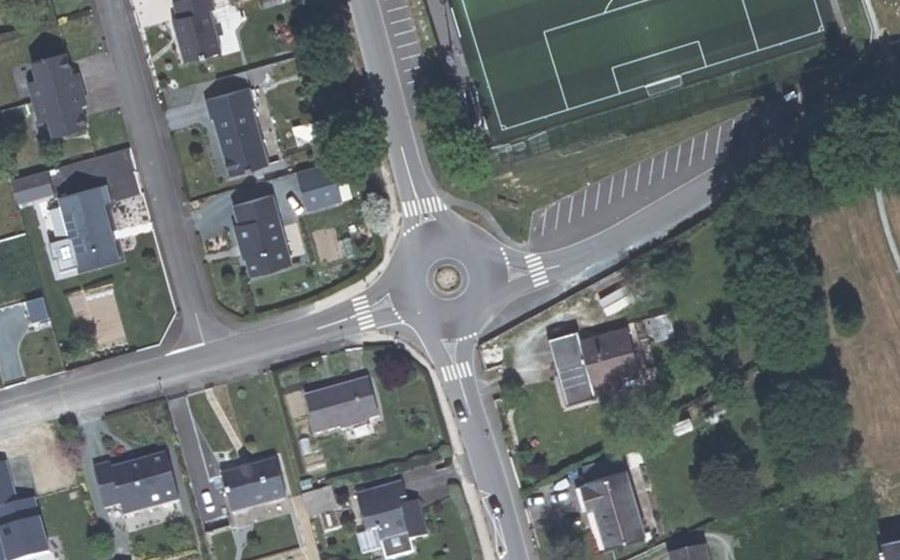 Vue aérienne du Rond-point anonyme n°1388572965