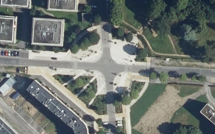 Vue aérienne du Rond-point anonyme n°1388971131
