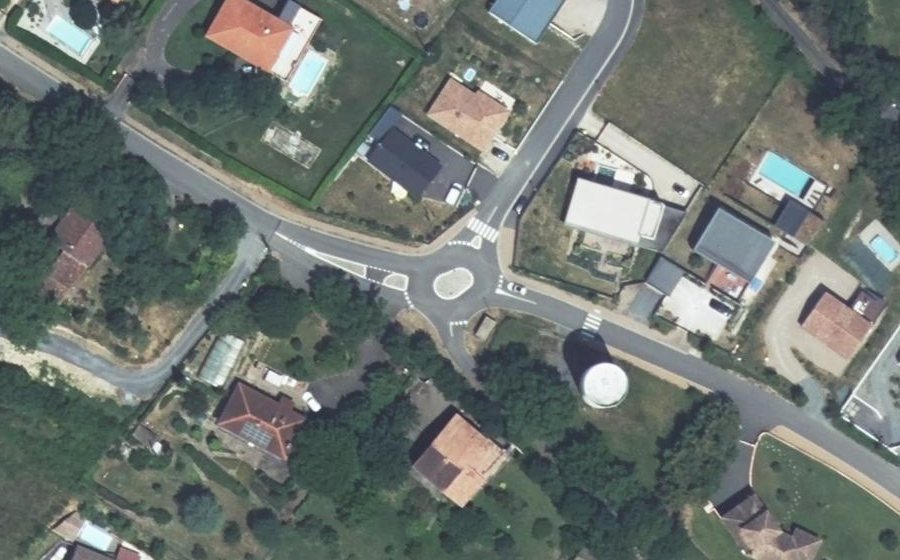 Vue aérienne du Rond-point anonyme n°1389044302