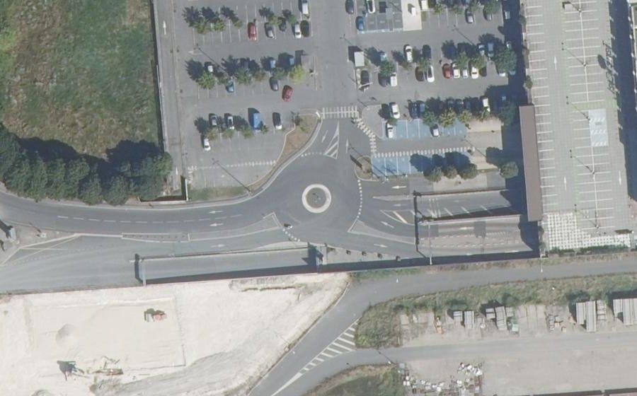 Vue aérienne du Rond-point anonyme n°1389248745