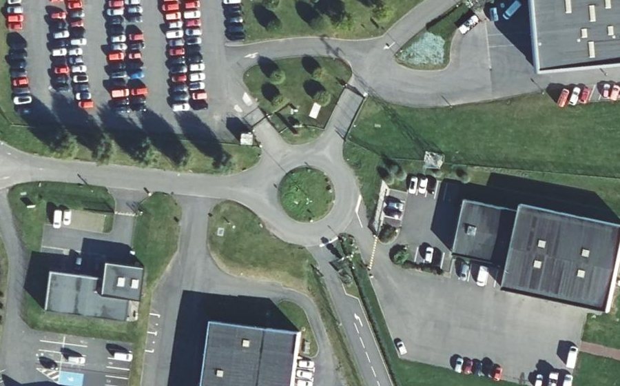 Vue aérienne du Rond-point anonyme n°138957024